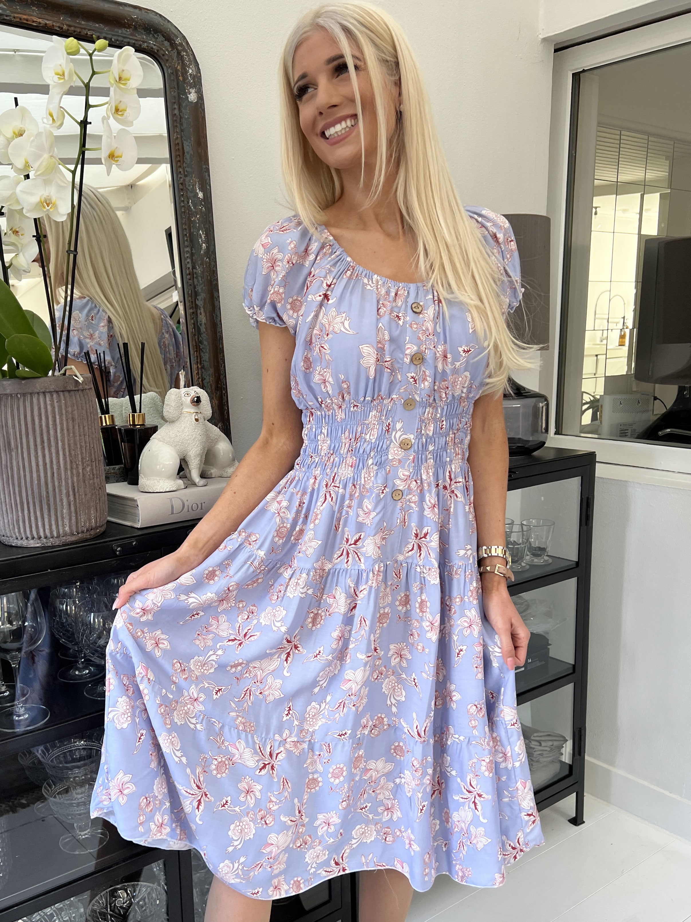 Gracia Short - Kort kjole med træknapper